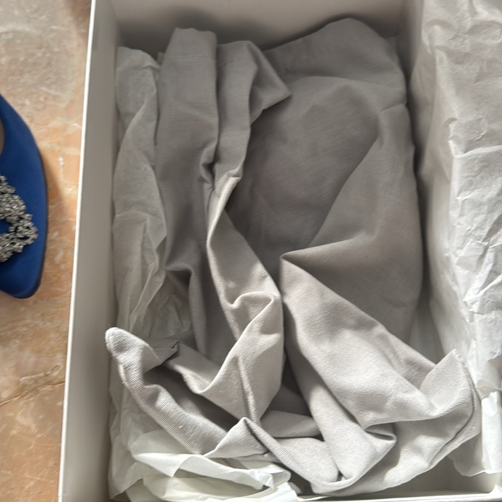 Manolo Blahnik Hangisi 105 blue satin - Picture 7 of 7